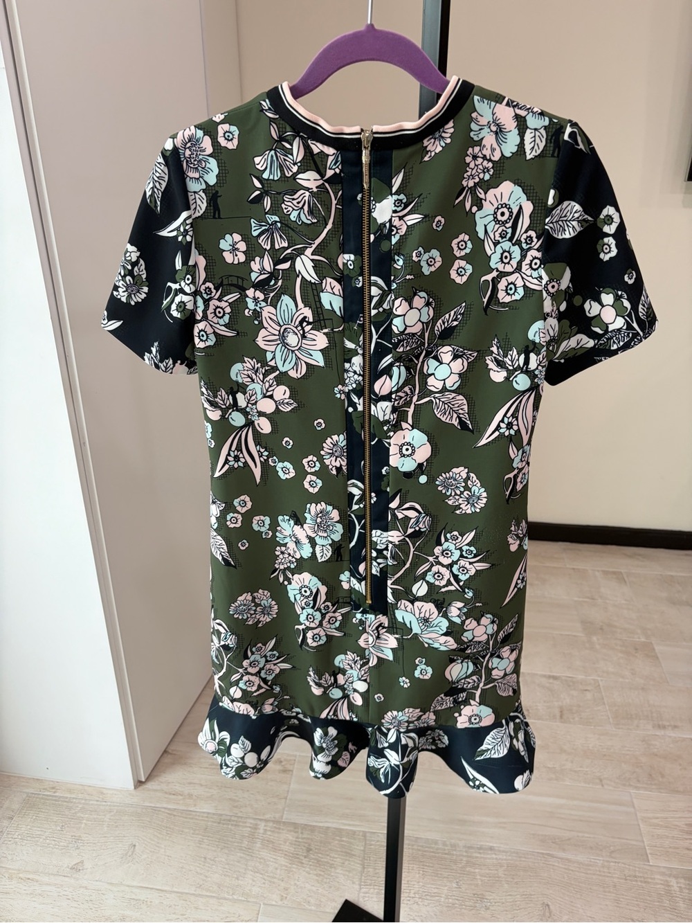 Ted Baker London Green Floral Print Hoster Shift Dress - Picture 4 of 11
